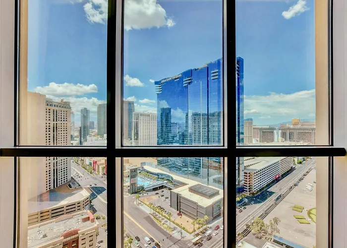 No Resort Fee - Strip Views, Pools & Parking